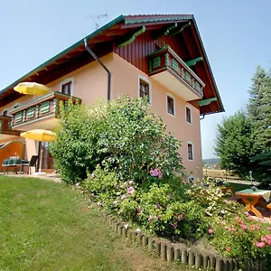 Cornelia Apartment